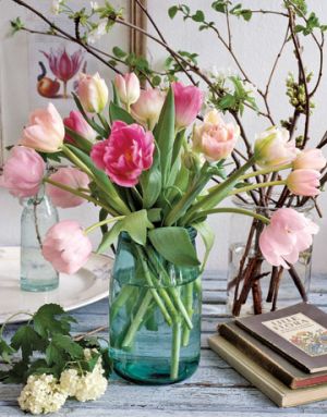 mylusciouslife.com - vase of tulips.jpg